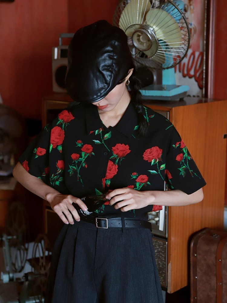Vintage Short Sleeve Rose Prin – Vintage Collectible Buttons Bewertung und Preis