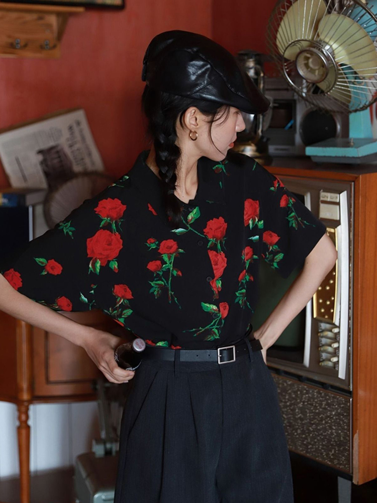 Vintage Short Sleeve Rose Prin – Vintage Collectible Buttons Bewertung und Preis